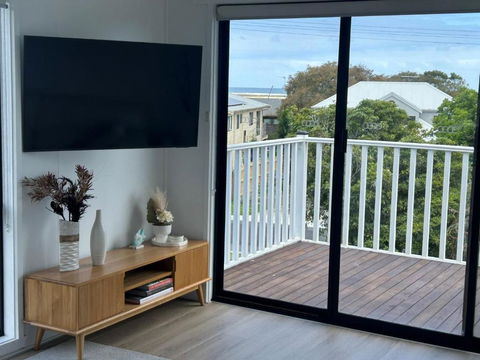 Iconic Beach House On Bruce - Redcliffe Tourism 2