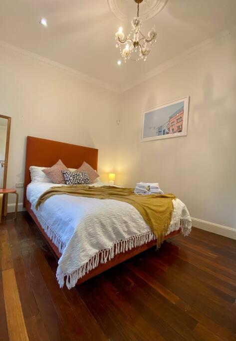 Immaculate 3 Bed City Home - Close To Everything! - Redcliffe Tourism 1