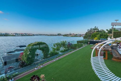 Immaculate Waterfront Residence-Masterpiece - Redcliffe Tourism 1