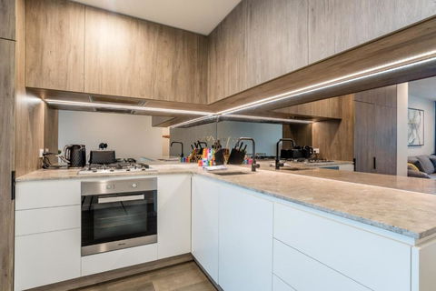Impeccable 2-Bed With Pool & Outdoor Dining - Redcliffe Tourism 2