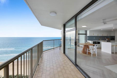 Impeccable Oceanfront 2-Bed With BBQ, Views & Pool - Redcliffe Tourism 0