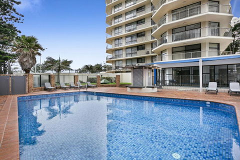 Impeccable Oceanfront 2-Bed With BBQ, Views & Pool - Redcliffe Tourism 3