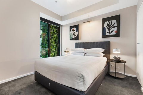 Impeccably Chic 2-Bed With Views & Fab Amenities - Redcliffe Tourism 2