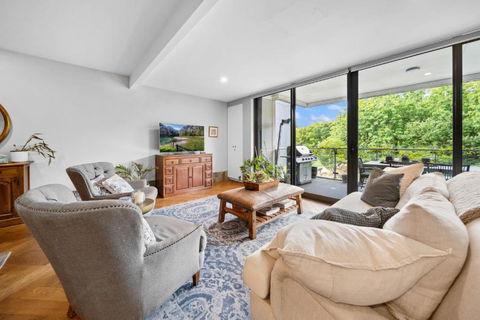 Impeccably Chic 3-Bed Apartment Just Outside CBD - Redcliffe Tourism 2