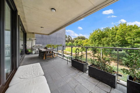 Impeccably Chic 3-Bed Apartment Just Outside CBD - Redcliffe Tourism 1