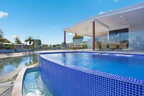 INCREDIBLE VALUE - Perfect For Large Families - Redcliffe Tourism 0