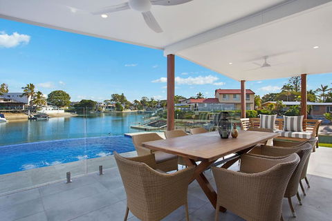 INCREDIBLE VALUE - Perfect For Large Families - Redcliffe Tourism 1