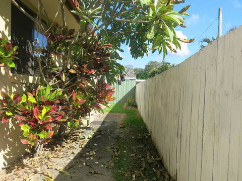 House And Van On The River - Redcliffe Tourism 3