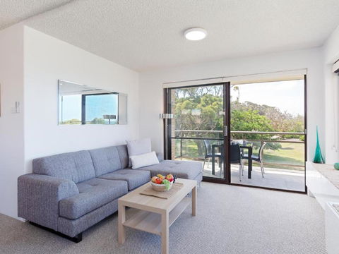 Intrepid 10 Water Views Over Shoal Bay Beach - Redcliffe Tourism 3