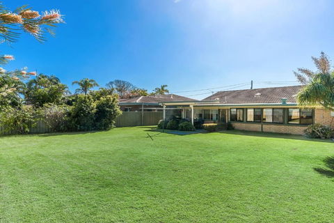 Iona - Redcliffe Tourism 0