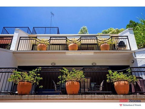 Inviting Balcony, Tranquility By The Beach - Redcliffe Tourism 2
