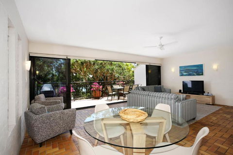 Inviting Balcony, Tranquility By The Beach - Redcliffe Tourism 0