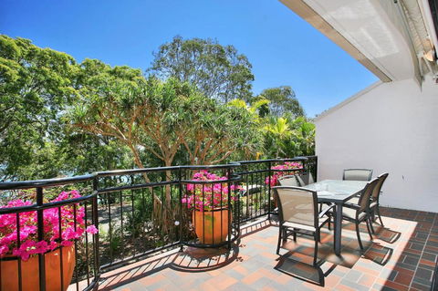 Inviting Balcony, Tranquility By The Beach - Redcliffe Tourism 1