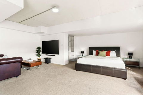 Inner West Delight L Studio By St Peters Station - Redcliffe Tourism 2