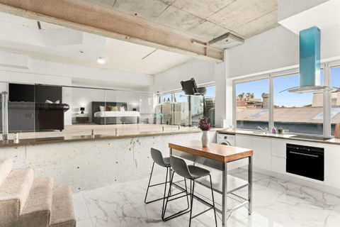 Inner West Delight L Studio By St Peters Station - Redcliffe Tourism 0