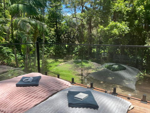 Intimate Rainforest Retreat - Adults Only - Redcliffe Tourism 1