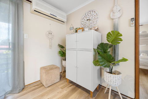 INVERLOCH - 2 Separate Houses In One! - Redcliffe Tourism 3