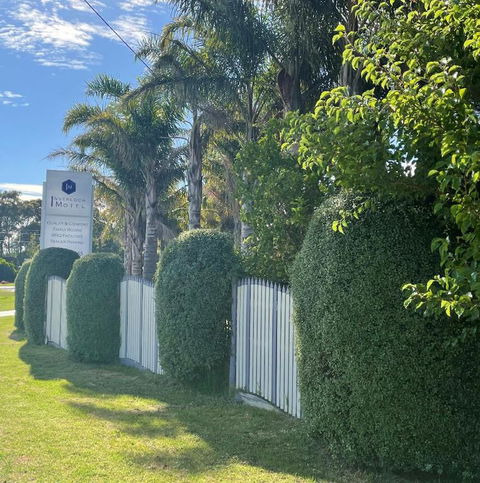 Inverloch Motel - Redcliffe Tourism 1