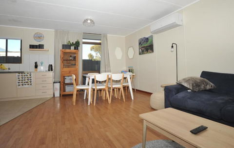 Investigator Beach Breeze Apartments U3 - Redcliffe Tourism 2