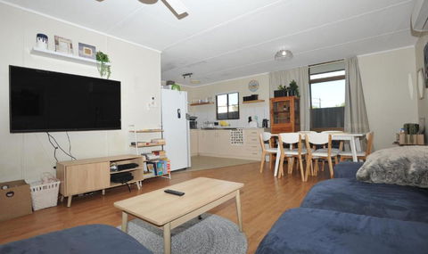 Investigator Beach Breeze Apartments U3 - Redcliffe Tourism 0