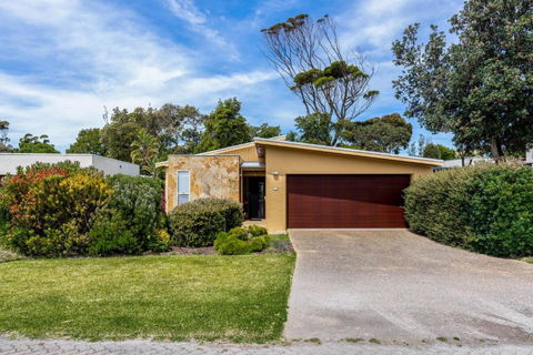 Invy Surf Hideaway - Redcliffe Tourism 0