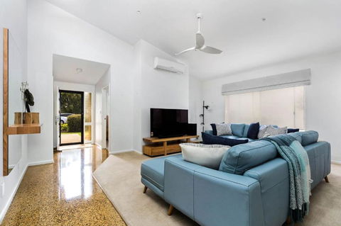 Invy Surf Hideaway - Redcliffe Tourism 3