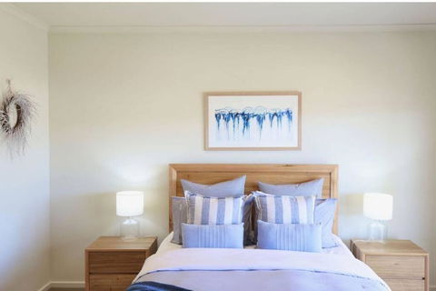 Iona Blue 3 Bedroom Townhouse 200m To Restaurants & Shops - Redcliffe Tourism 0