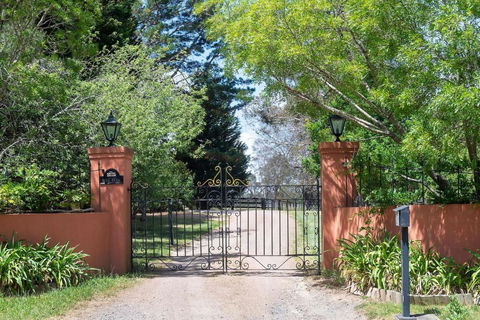 Iona Park, Moss Vale - Redcliffe Tourism 1