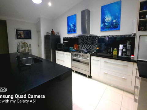 ISLAND ROOM On Magnetic Island - Redcliffe Tourism 2