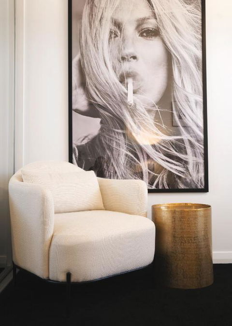 Interior-Designed Art Haven Between City & Beach - Redcliffe Tourism 2