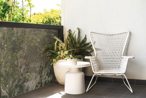 Interior-Designed Art Haven Between City & Beach - Redcliffe Tourism 1