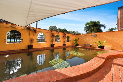 Adobe Motel - Redcliffe Tourism 1