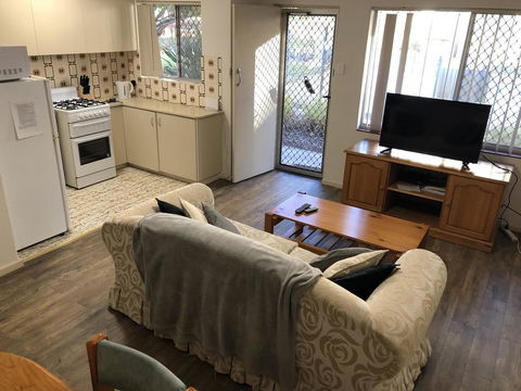 Affordable Comfortable Inglewood Apartment+Pool - Redcliffe Tourism 3