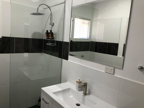 Airlie Getaway Unit 1 - Redcliffe Tourism 3