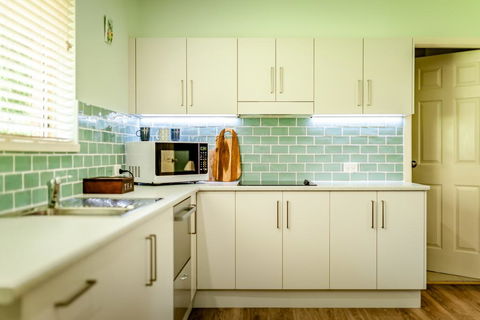 Alarks Nest Bed And Breakfast - Redcliffe Tourism 3