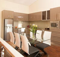 Albany Waves - Redcliffe Tourism