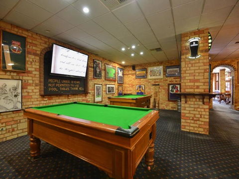 Albion Hotel - Redcliffe Tourism 2