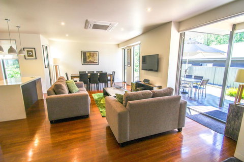 Alegria - Redcliffe Tourism 1