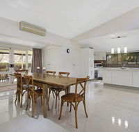 Alinga Longa Residence 4 bedroom with pool - Redcliffe Tourism