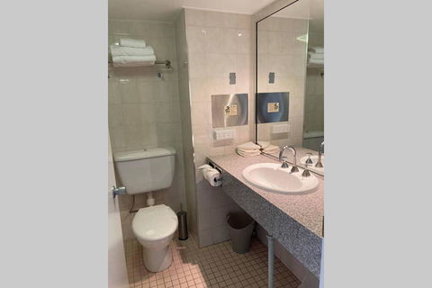 All In 500 Aud Weekly Beachfront The STRAND Studio Apartment - Redcliffe Tourism 2