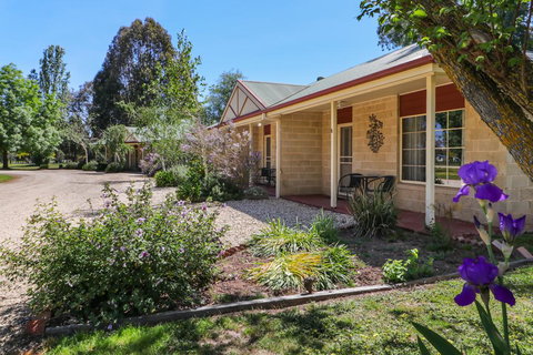 All Seasons Mansfield - Redcliffe Tourism 0