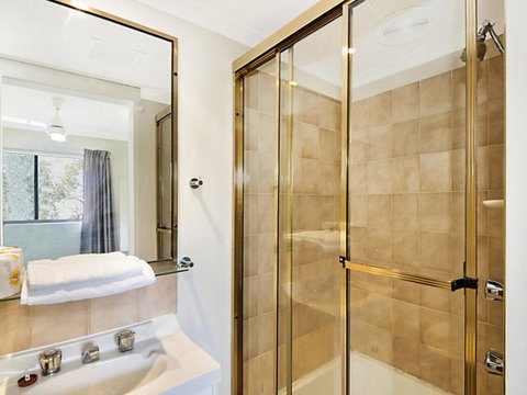 Allamanda Retreat 37 - Redcliffe Tourism 3