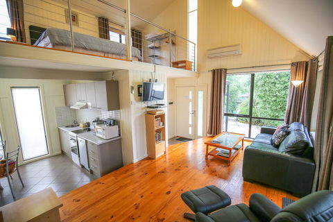 Allambie Cottages - Villa 1 - Redcliffe Tourism 0