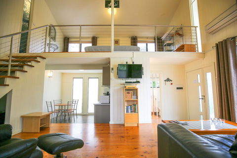 Allambie Cottages - Villa 1 - Redcliffe Tourism 1