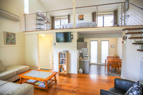 Allambie Cottages - Villa 3 - Redcliffe Tourism 1