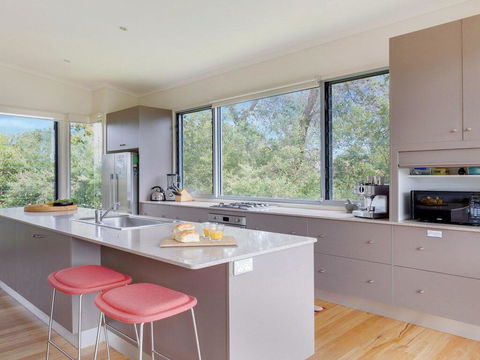 Aloha - Direct Beach Access From Property - Redcliffe Tourism 2