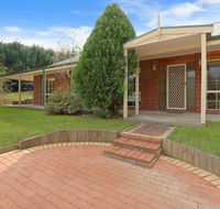 Alpine Mist - Spacious 5 bedroom home - Redcliffe Tourism