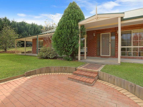 Alpine Mist - Spacious 5 Bedroom Home - Redcliffe Tourism 0