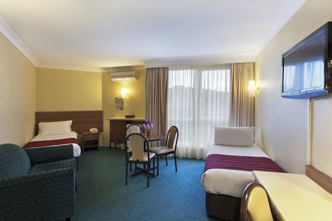 Alpine Motor Inn - Redcliffe Tourism 1
