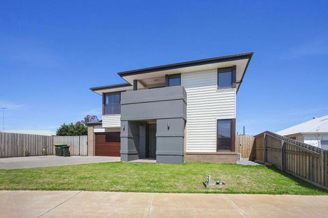 Alyxia Escape 15 - Redcliffe Tourism 1